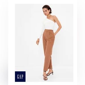 High rise pleated taper corduroy pants size 6 brand new never worn